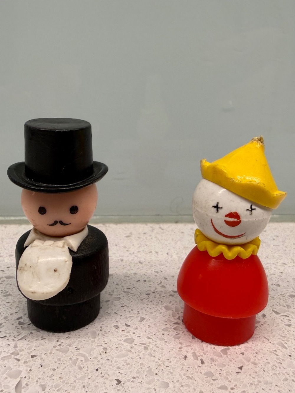 VINTAGE FISHER-PRICE LITTLE PEOPLE - CIRCUS RINGMASTER & CLOWN